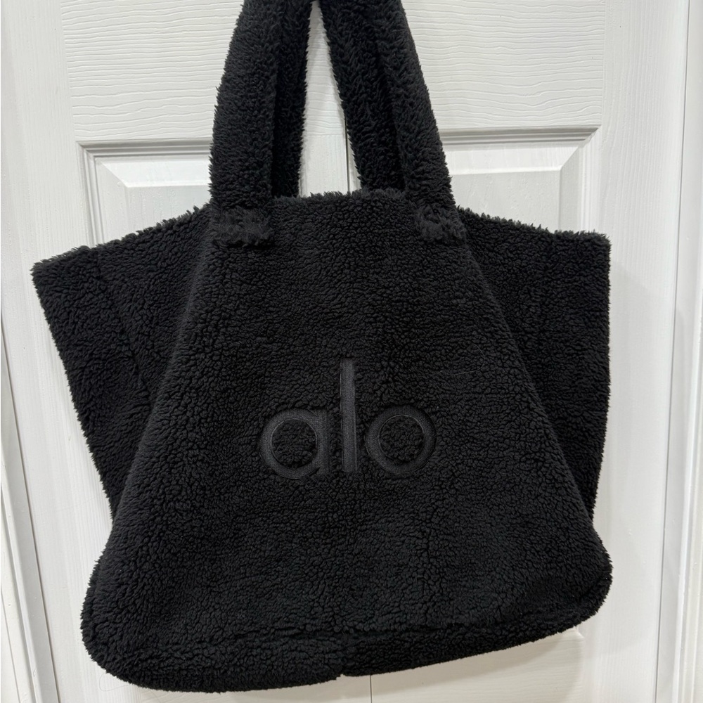 ALO Yoga Foxy Sherpa Tote